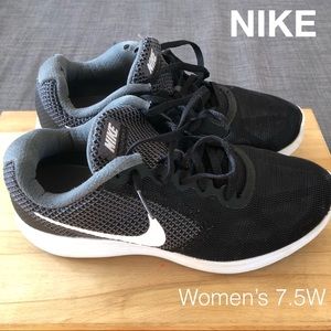 Women’s Nike Shoes. Size 7.5W